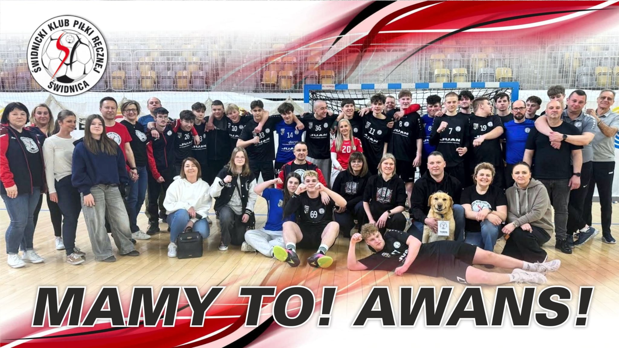 zawodnicy, rodzice i działacze na parkiecie